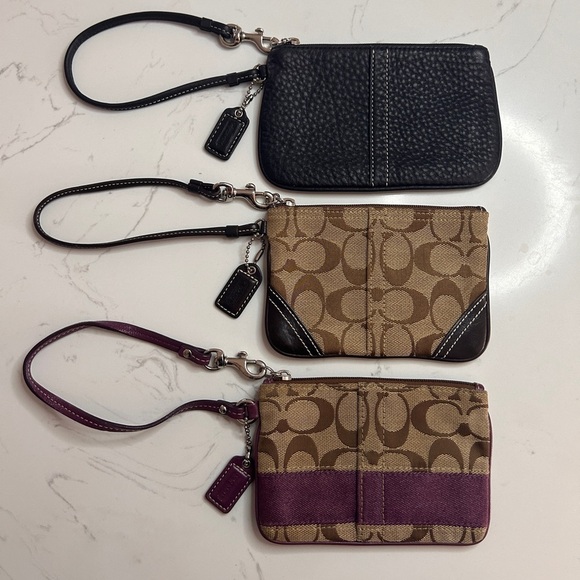 WINNER'S CHOICE Coach Vintage Corner Zip Wristlet, Limited Edition- EUC - Picture 1 of 10